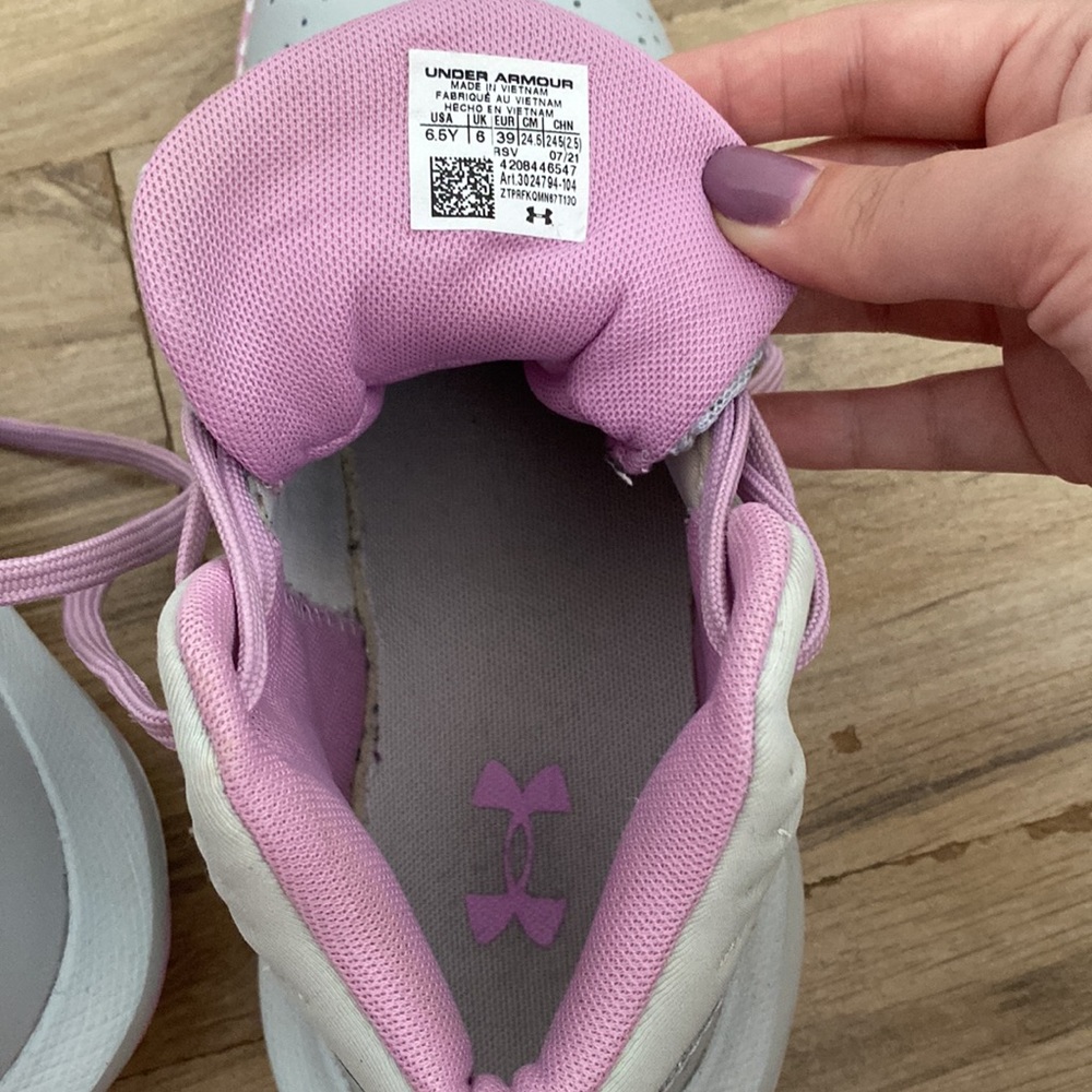 Girls Basketball shoes - Picture 7 of 9